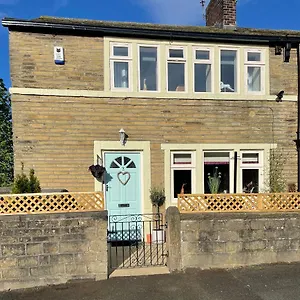 Cute And Cosy 2 Bed Holiday home Honley